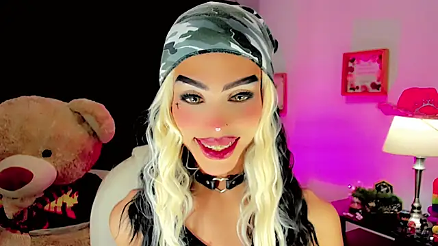 Snapshot of dollswit01 chatting on January 25, 2025, 12:06 am dollswit01 online show from January 25, 2025, 12:06 am