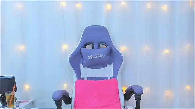 Snapshot of AnneGagner chatting on February 12, 2025, 10:26 pm AnneGagner online show from February 12, 2025, 10:26 pm