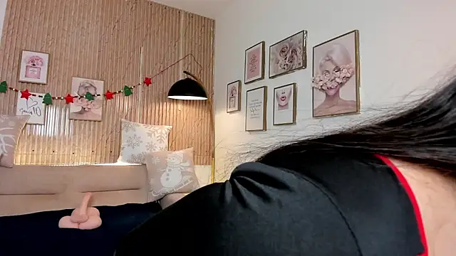 Snapshot of Eliz_jane chatting on December 22, 2025, 1:22 pm Eliz jane online show from December 22, 2025, 1:22 pm