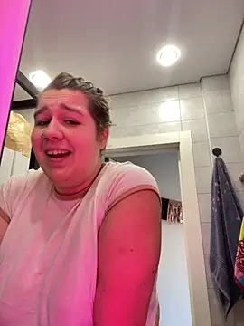 SuzieMurray online show from October 18, 2025, 10:39 am