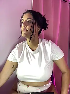 kimberlyhills1 online show from May 4, 2026, 3:59 pm