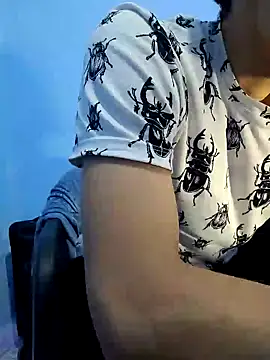 charlesss19 online show from February 27, 2025, 12:57 am