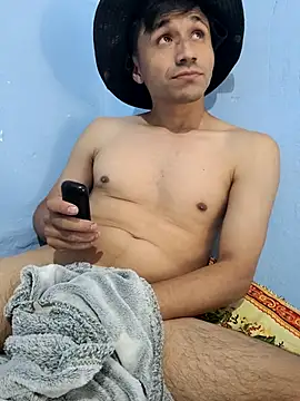 charlesss19 online show from November 4, 2025, 10:41 am