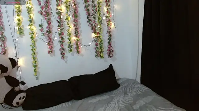 Shenna brunette  online show from October 4, 2025, 9:05 pm