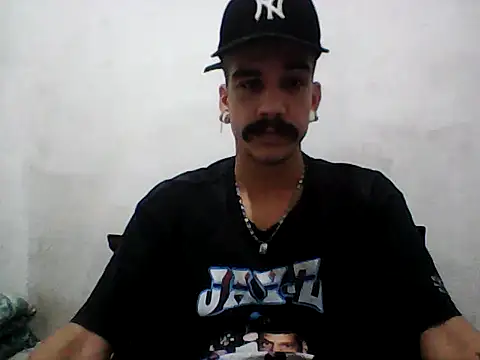 gatobranco001 online show from June 11, 2026, 8:06 pm