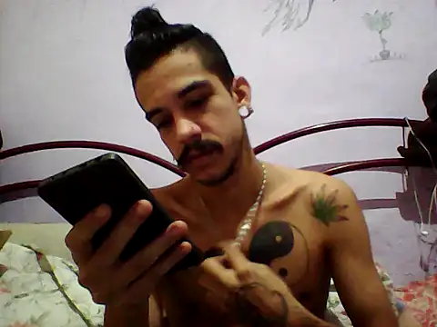gatobranco001 online show from March 23, 2025, 2:48 am