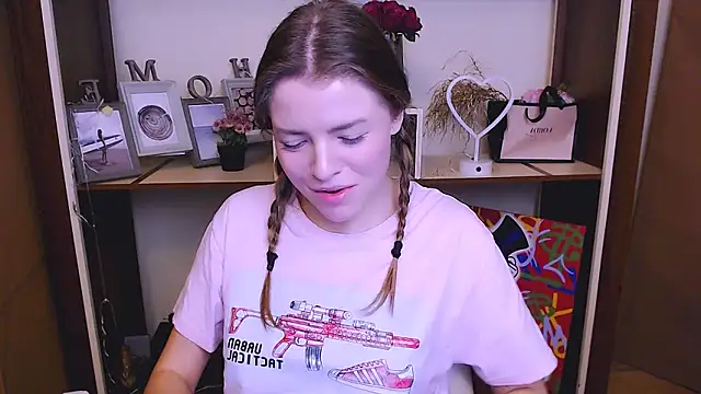 Snapshot of MissOliviaa_ chatting on January 25, 2025, 12:47 pm MissOliviaa  online show from January 25, 2025, 12:47 pm