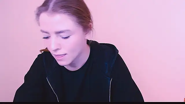 Snapshot of MissOliviaa_ chatting on February 10, 2025, 11:25 am MissOliviaa  online show from February 10, 2025, 11:25 am