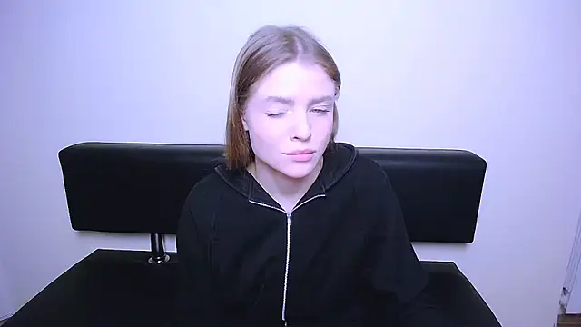 Snapshot of MissOliviaa_ chatting on February 18, 2025, 11:44 am MissOliviaa  online show from February 18, 2025, 11:44 am