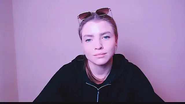 Snapshot of MissOliviaa_ chatting on February 10, 2025, 2:26 pm MissOliviaa  online show from February 10, 2025, 2:26 pm