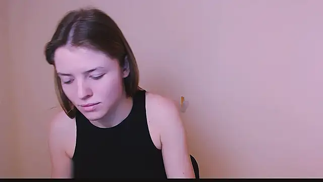 Snapshot of MissOliviaa_ chatting on February 7, 2025, 12:39 pm MissOliviaa  online show from February 7, 2025, 12:39 pm