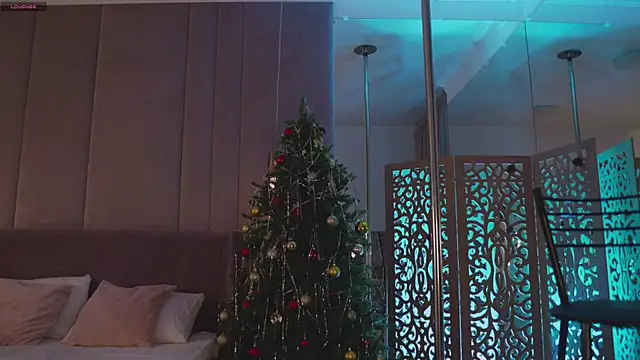 Smiley Mia online show from December 1, 2025, 5:08 am