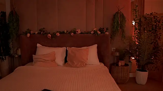 Smiley Mia online show from September 18, 2025, 5:10 am