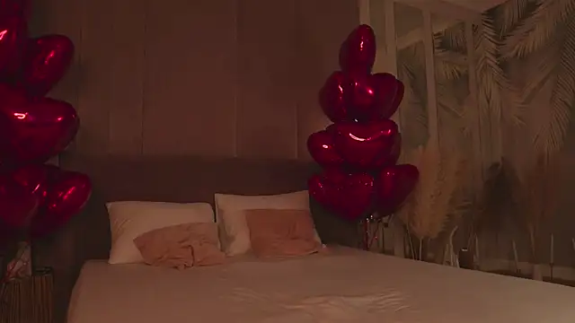 Smiley Mia online show from February 9, 2026, 5:05 am