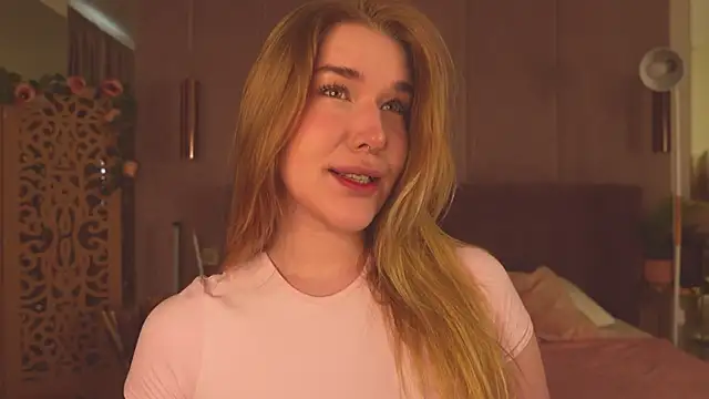 Snapshot of Smiley_Mia chatting on May 27, 2026, 5:37 am Smiley Mia online show from May 27, 2026, 5:37 am
