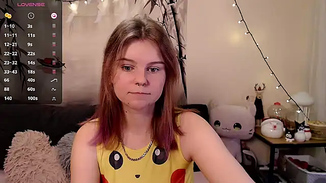 Snapshot of Moona_xx chatting on January 5, 2025, 9:36 pm Moona xx online show from January 5, 2025, 9:36 pm