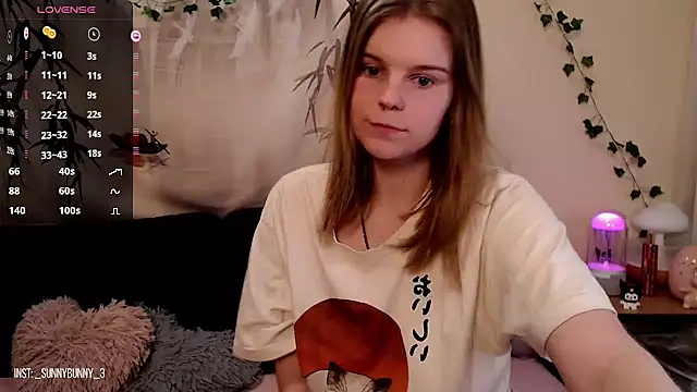 Snapshot of Moona_xx chatting on March 10, 2025, 9:51 pm Moona xx online show from March 10, 2025, 9:51 pm