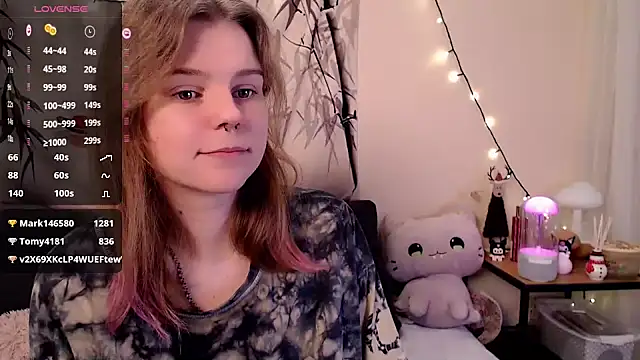 Snapshot of Moona_xx chatting on January 19, 2025, 6:00 pm Moona xx online show from January 19, 2025, 6:00 pm