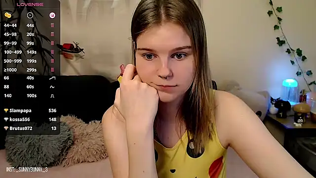 Snapshot of Moona_xx chatting on March 12, 2025, 12:31 am Moona xx online show from March 12, 2025, 12:31 am