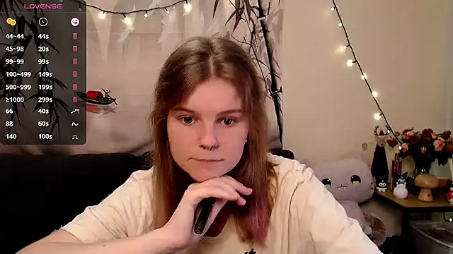 Snapshot of Moona_xx chatting on January 18, 2025, 11:33 pm Moona xx online show from January 18, 2025, 11:33 pm