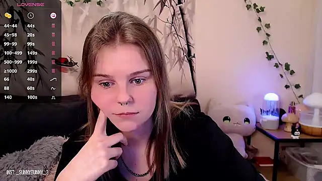 Snapshot of Moona_xx chatting on March 15, 2025, 11:28 pm Moona xx online show from March 15, 2025, 11:28 pm