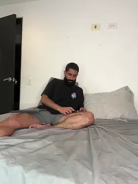 Snapshot of Drogamma chatting on November 6, 2025, 12:25 am Drogamma online show from November 6, 2025, 12:25 am