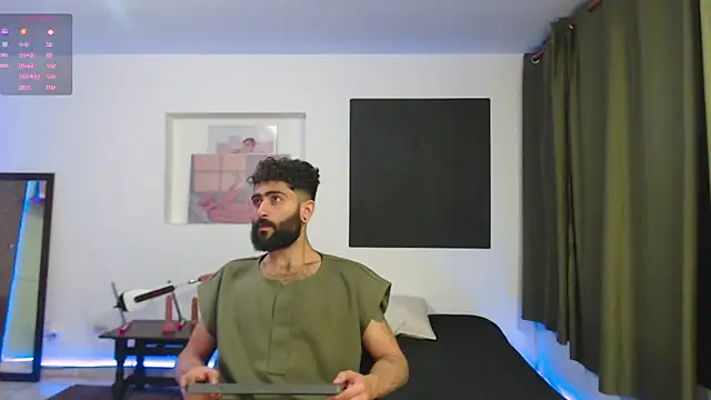 Snapshot of Drogamma chatting on December 4, 2024, 11:52 pm Drogamma online show from December 4, 2024, 11:52 pm