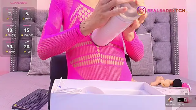 Realbadbxtch online show from January 16, 2026, 1:48 pm