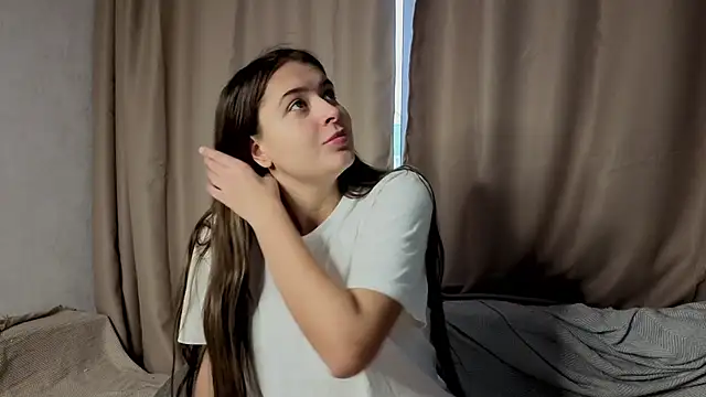 elisa moon online show from November 18, 2025, 8:50 am