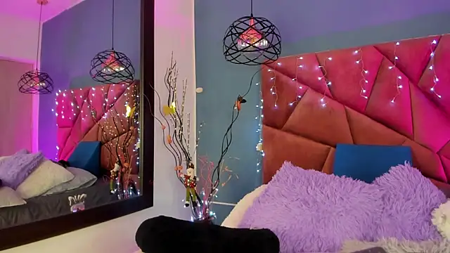 isabella monsalve online show from January 5, 2025, 1:04 pm