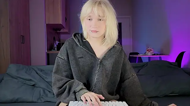 Snapshot of Gregory_Byyrd chatting on October 17, 2025, 9:05 pm Gregory Byyrd online show from October 17, 2025, 9:05 pm