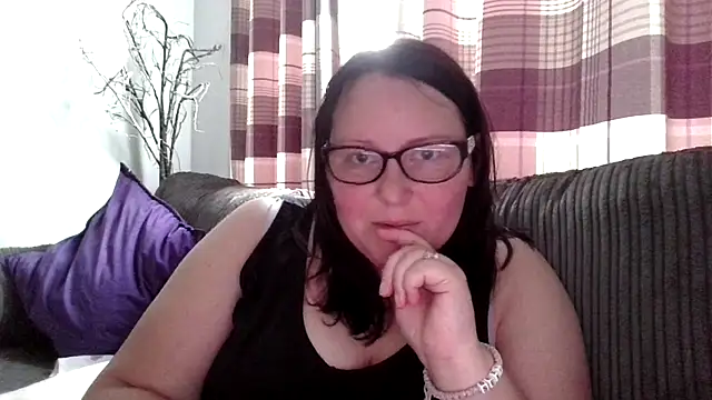 Snapshot of Curvy-Clare-30 chatting on August 2, 2026, 7:00 pm Curvy-Clare-30 online show from August 2, 2026, 7:00 pm