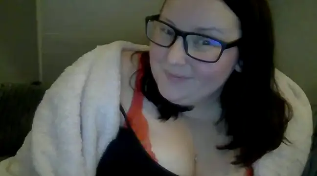 Snapshot of Curvy-Clare-30 chatting on December 6, 2024, 10:35 pm Curvy-Clare-30 online show from December 6, 2024, 10:35 pm