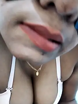 Snapshot of Zaraangle chatting on March 13, 2026, 6:51 am Zaraangle online show from March 13, 2026, 6:51 am