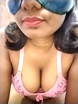 Snapshot of Zaraangle chatting on March 4, 2026, 12:29 am Zaraangle online show from March 4, 2026, 12:29 am