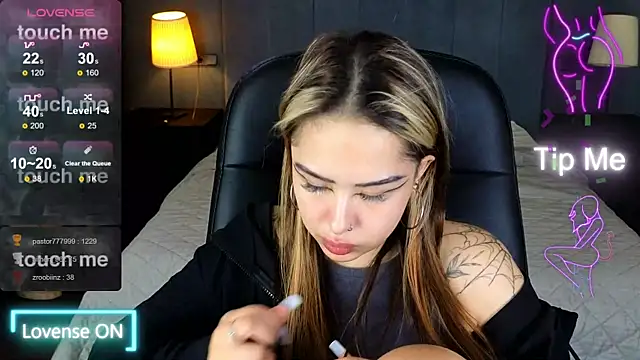 Snapshot of baby__kim chatting on November 28, 2025, 8:25 am baby kim online show from November 28, 2025, 8:25 am