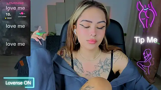 Snapshot of baby__kim chatting on November 12, 2025, 5:22 am baby kim online show from November 12, 2025, 5:22 am