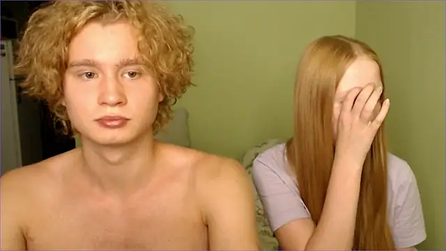 Snapshot of AliceStoneJhonyStone chatting on September 15, 2025, 3:34 pm AliceStoneJhonyStone online show from September 15, 2025, 3:34 pm