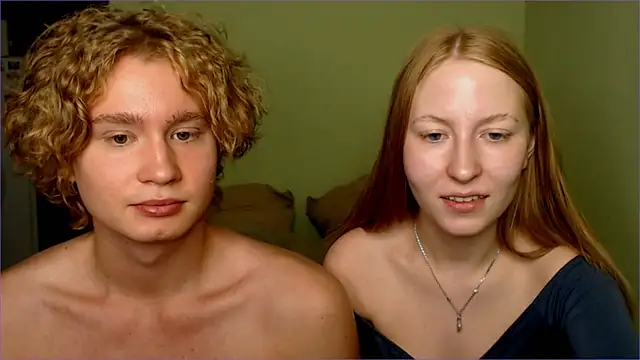 Snapshot of AliceStoneJhonyStone chatting on September 17, 2025, 4:31 pm AliceStoneJhonyStone online show from September 17, 2025, 4:31 pm