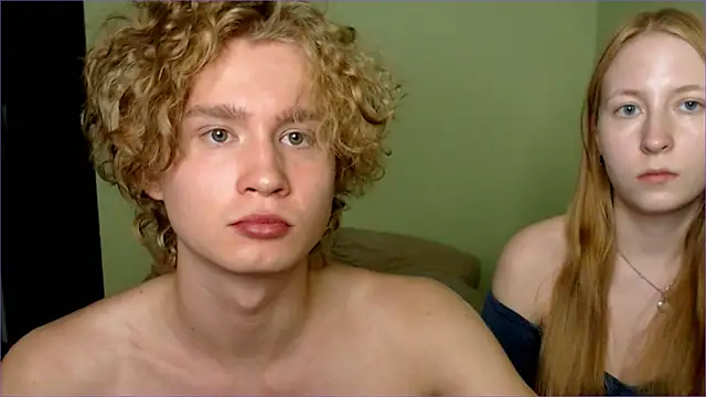 Snapshot of AliceStoneJhonyStone chatting on September 20, 2025, 6:13 pm AliceStoneJhonyStone online show from September 20, 2025, 6:13 pm