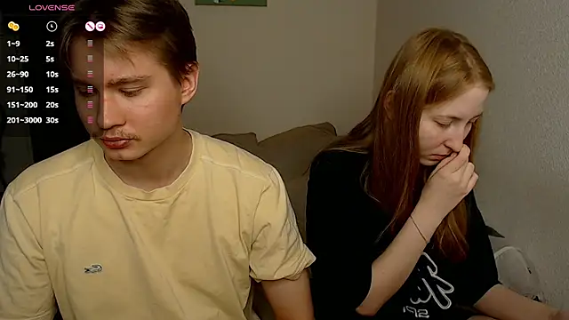 Snapshot of AliceStoneJhonyStone chatting on March 7, 2025, 6:11 pm AliceStoneJhonyStone online show from March 7, 2025, 6:11 pm