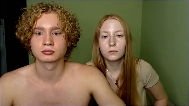 Snapshot of AliceStoneJhonyStone chatting on September 22, 2025, 2:01 pm AliceStoneJhonyStone online show from September 22, 2025, 2:01 pm