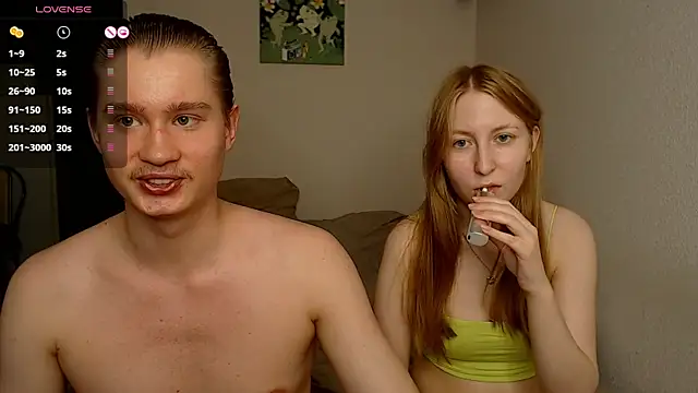 Snapshot of AliceStoneJhonyStone chatting on March 5, 2025, 5:18 pm AliceStoneJhonyStone online show from March 5, 2025, 5:18 pm