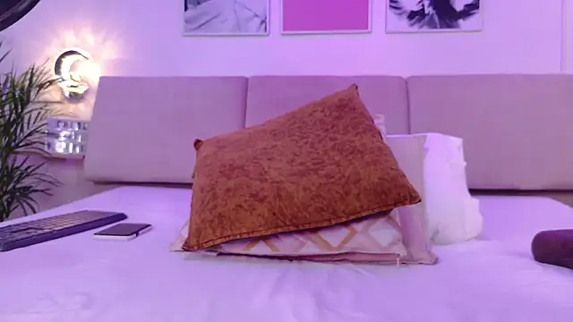 ChloeFerreira online show from October 1, 2025, 9:40 pm