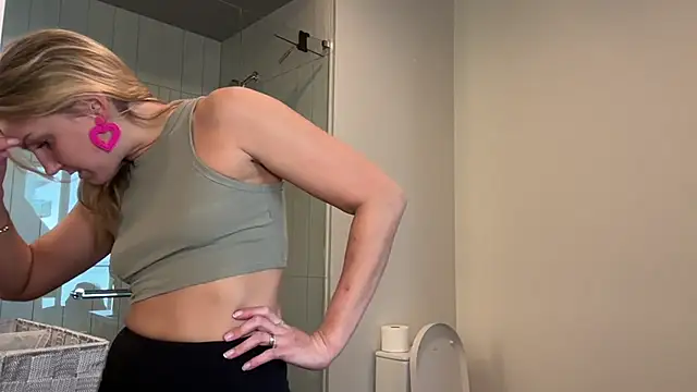 Snapshot of Graciemae_baexx chatting on February 14, 2025, 9:21 pm Graciemae baexx online show from February 14, 2025, 9:21 pm