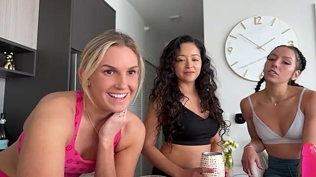 Snapshot of Graciemae_baexx chatting on February 19, 2025, 7:59 pm Graciemae baexx online show from February 19, 2025, 7:59 pm