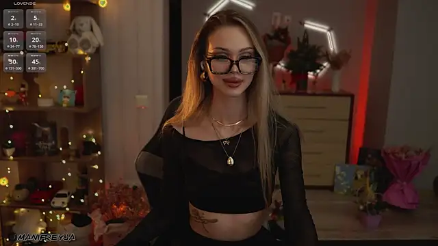 ManiFreyja online show from December 22, 2025, 9:26 pm