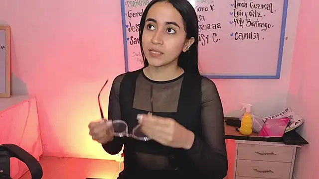 Mia Fischer online show from March 18, 2026, 12:19 pm