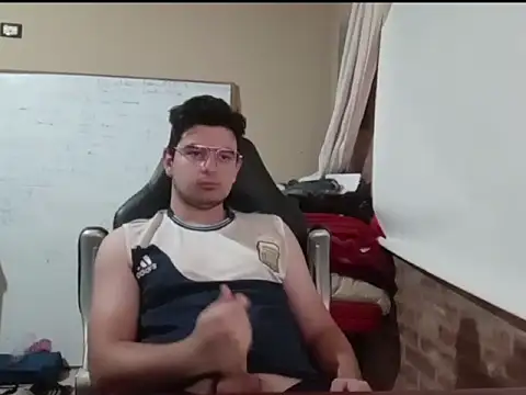 Snapshot of enzis3 chatting on November 8, 2025, 9:18 pm enzis3 online show from November 8, 2025, 9:18 pm