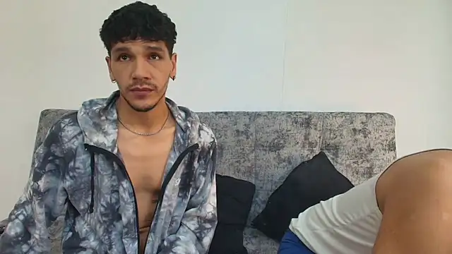 Snapshot of Benjamin_show chatting on March 4, 2026, 3:42 pm Benjamin show online show from March 4, 2026, 3:42 pm